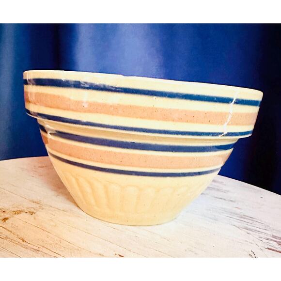 1930s Small Vintage Mixing Bowl, Vintage Nesting Bowls - Picture 1 of 10